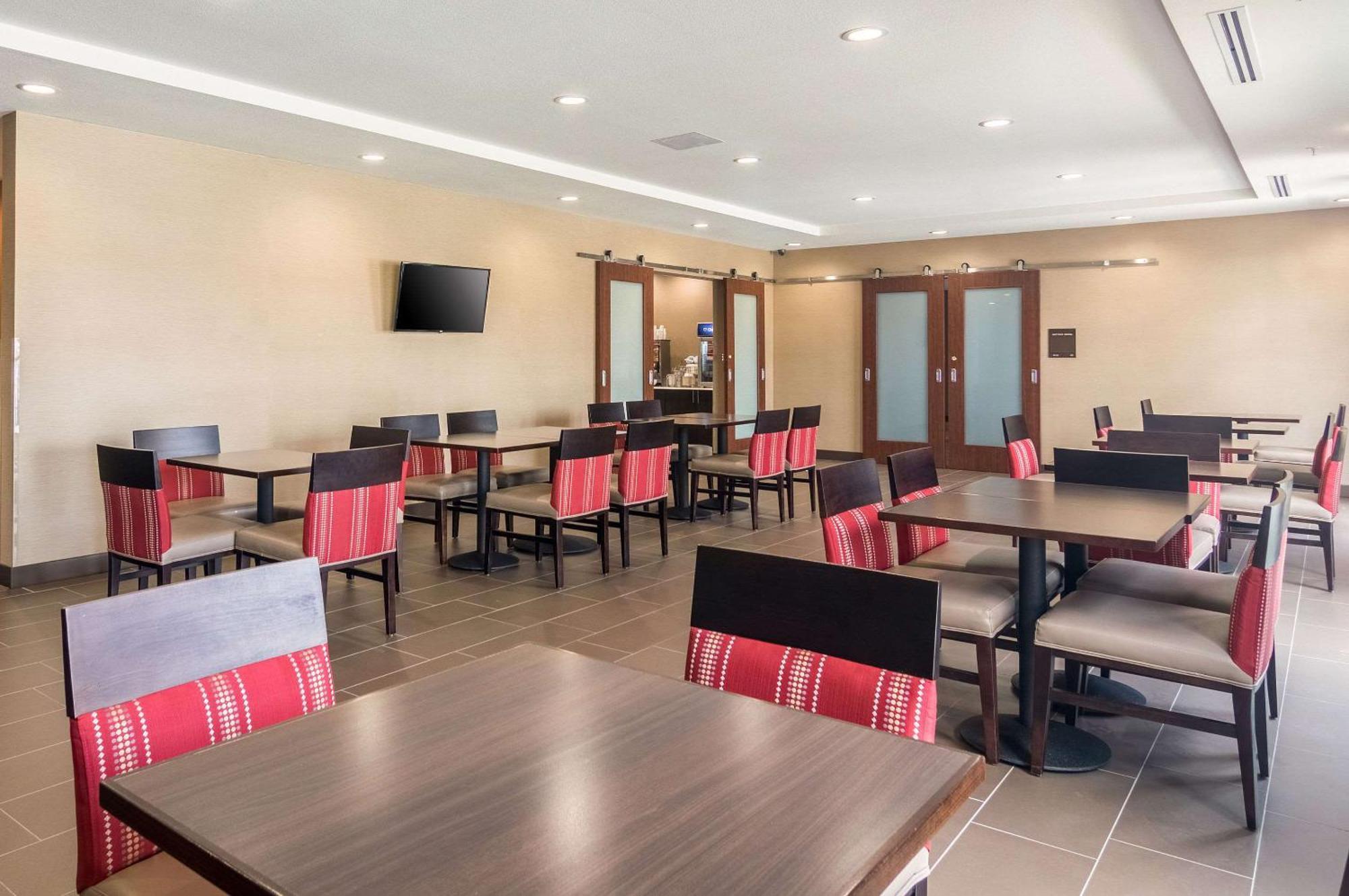 Comfort Suites Meridian And I-40 Oklahoma City Exterior photo