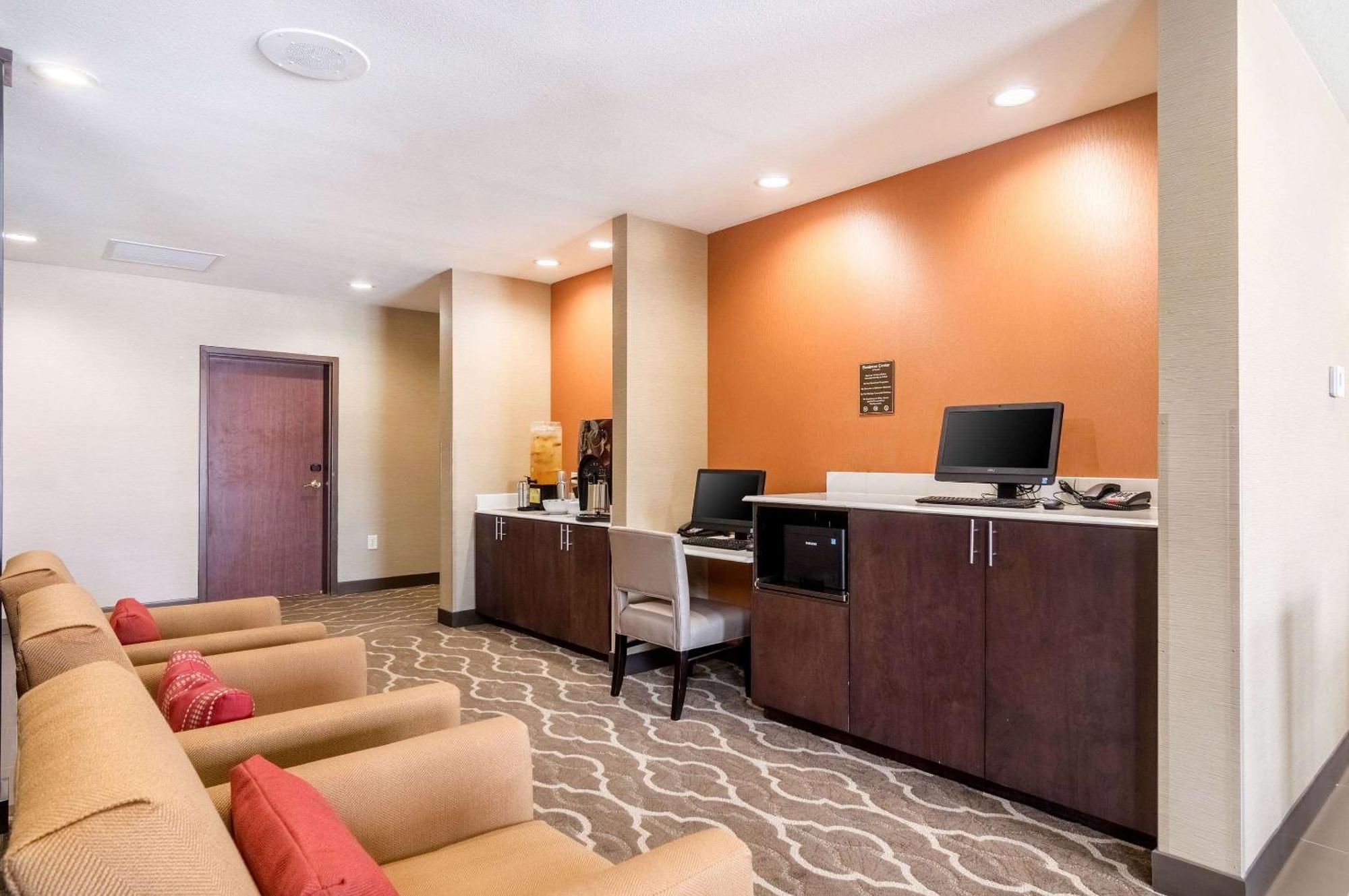 Comfort Suites Meridian And I-40 Oklahoma City Exterior photo